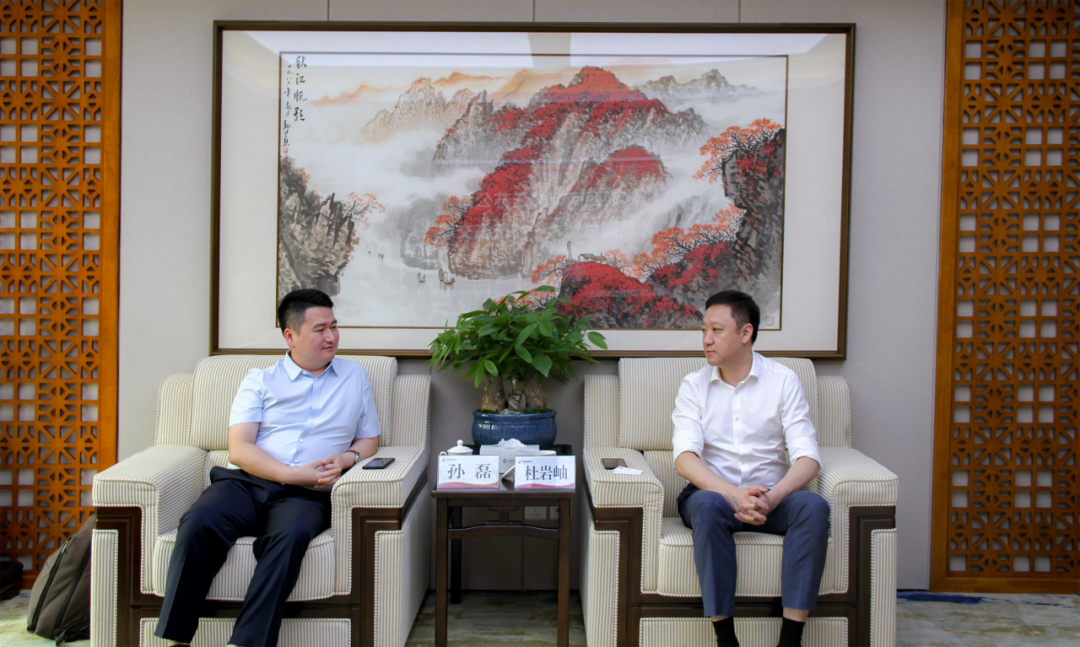 西安投資控股黨委書記、董事長杜巖岫會見西南證券江蘇分公司副總經(jīng)理一行